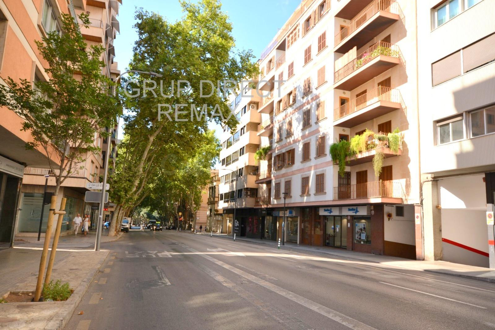 Despacho exclusivo a un paso de la Rambla