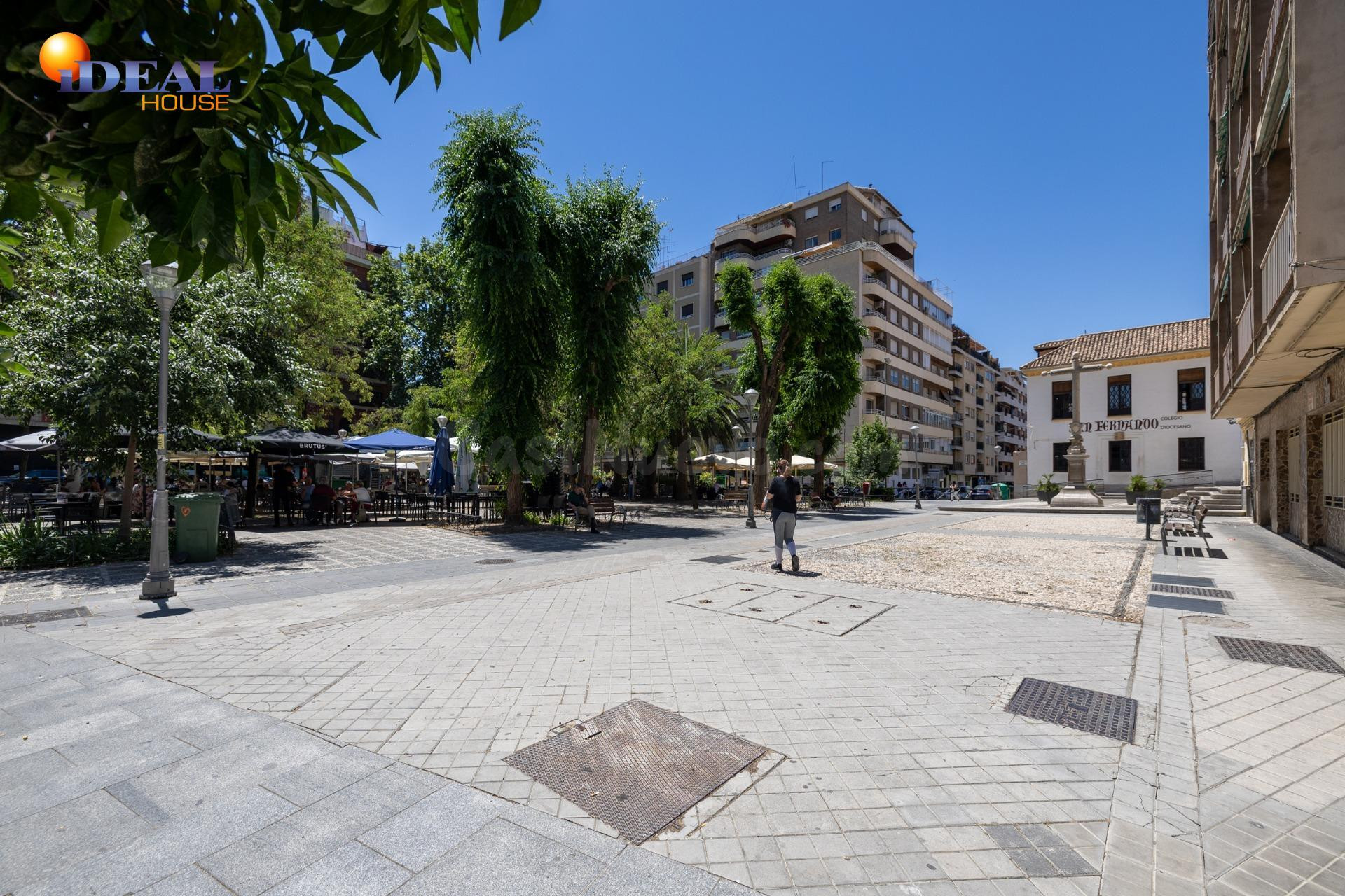 MAGNÍFICA COCHERA JUNTO PLAZA DE GRACIA. - foto 2