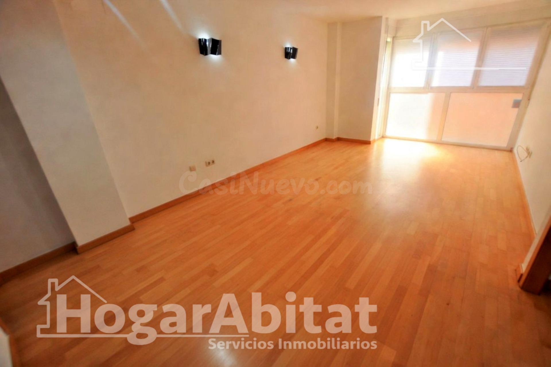 SEMINUEVO Y LUMINOSO CON TERRAZA, GARAJE Y TRASTERO EN EL CE - foto 3