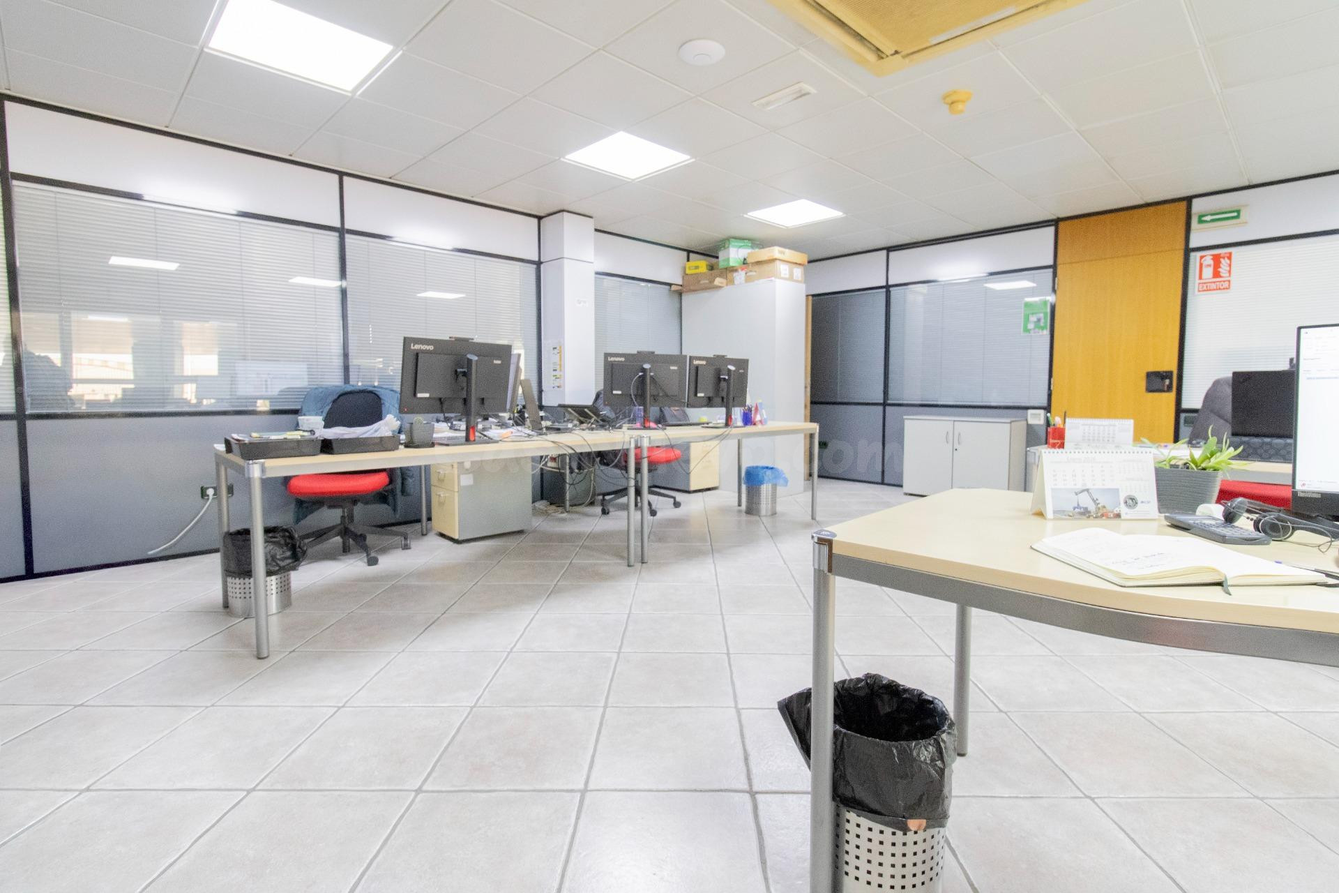 ALQUILER DE OFICINA EN MUSEROS!