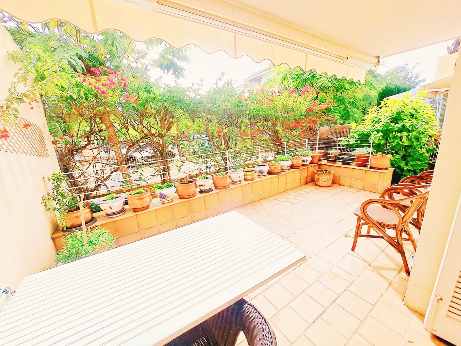 PLANTA BAJA EN SON CALIU CON TERRAZA, JARDIN Y PARKING PRIVA