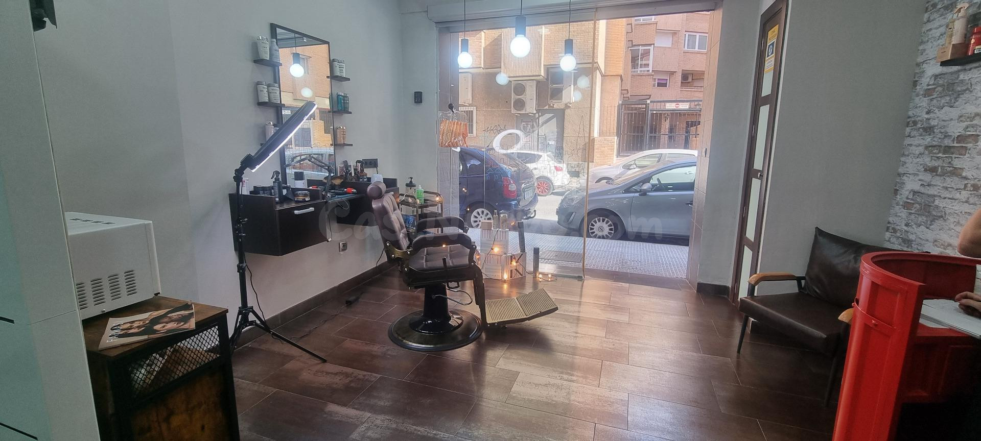 Negocio de peluquería para compartir con barbería - foto 3