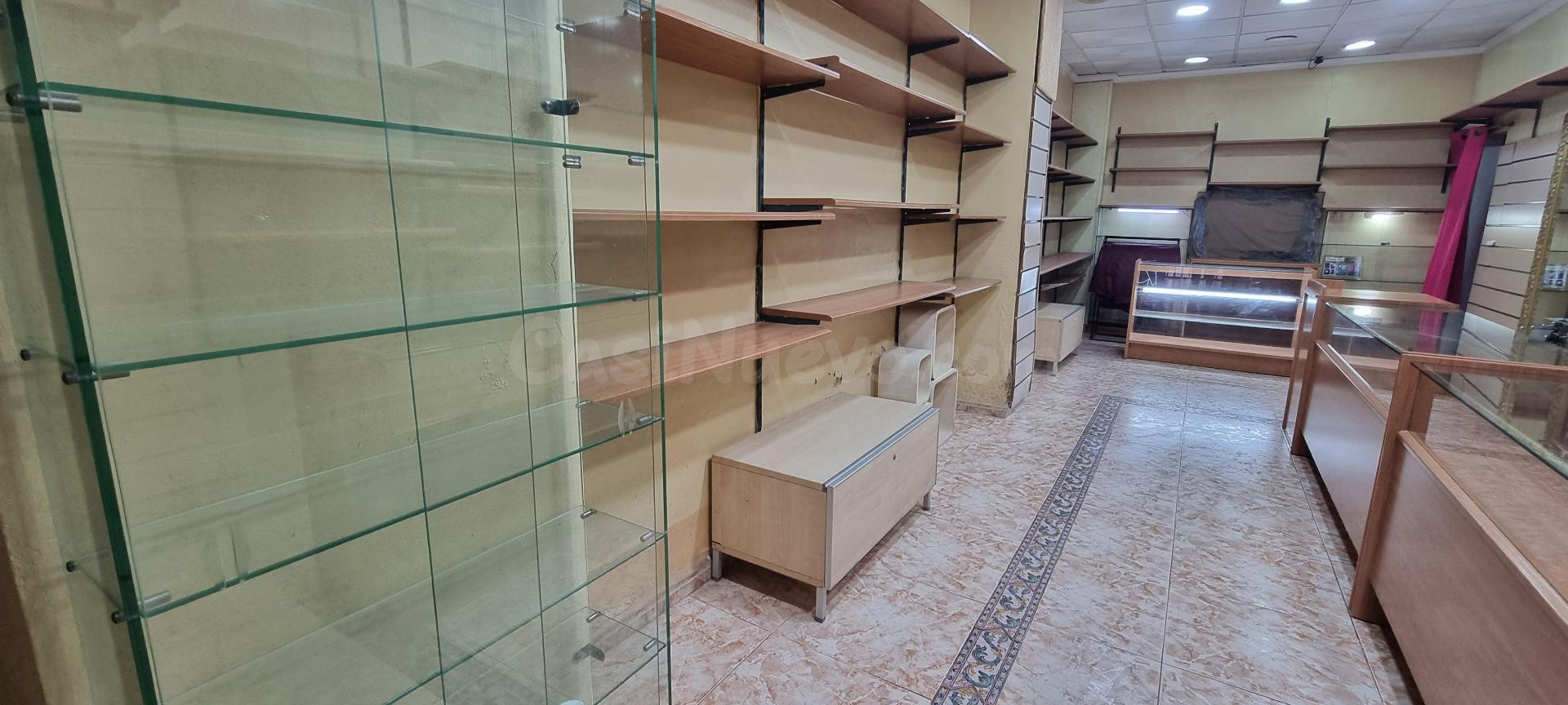 Local Comercial en Calle San Fernando con 3 habitáculos y ba - foto 4