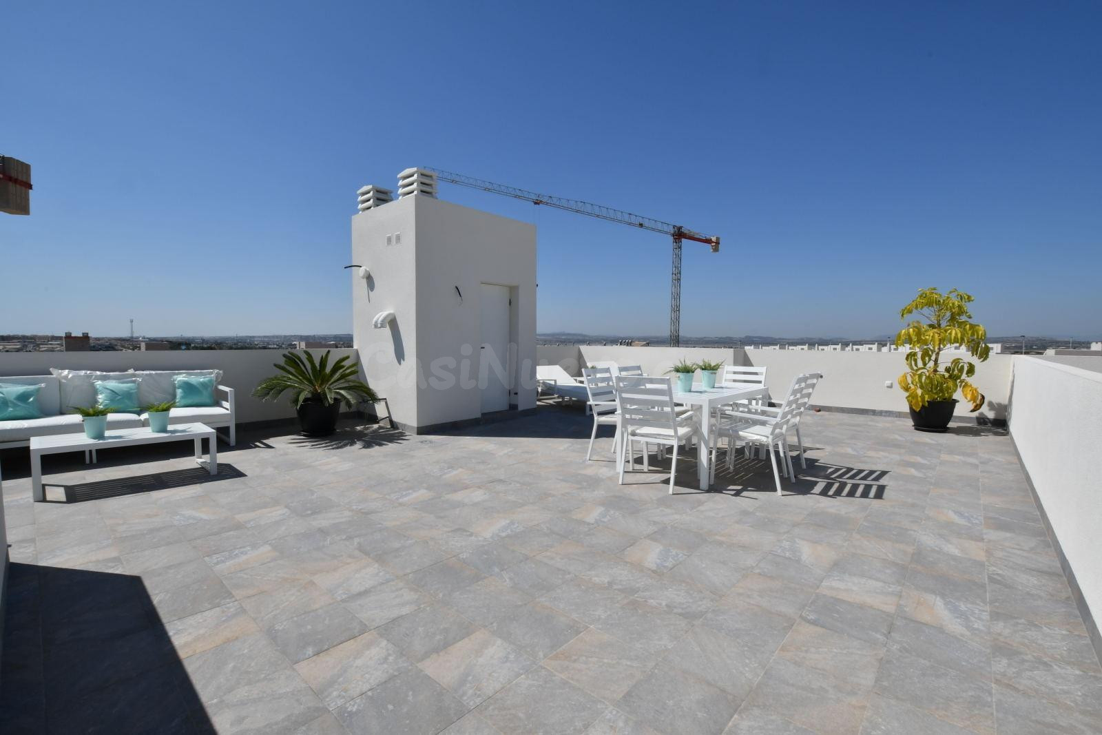 Bungalow de planta alta con solarium privado de 2 dormitorio