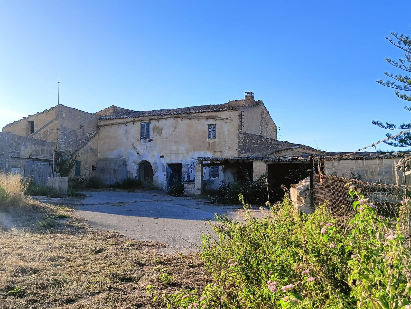 Finca Histórica de 46.437 m2: y con una construcción de 973m