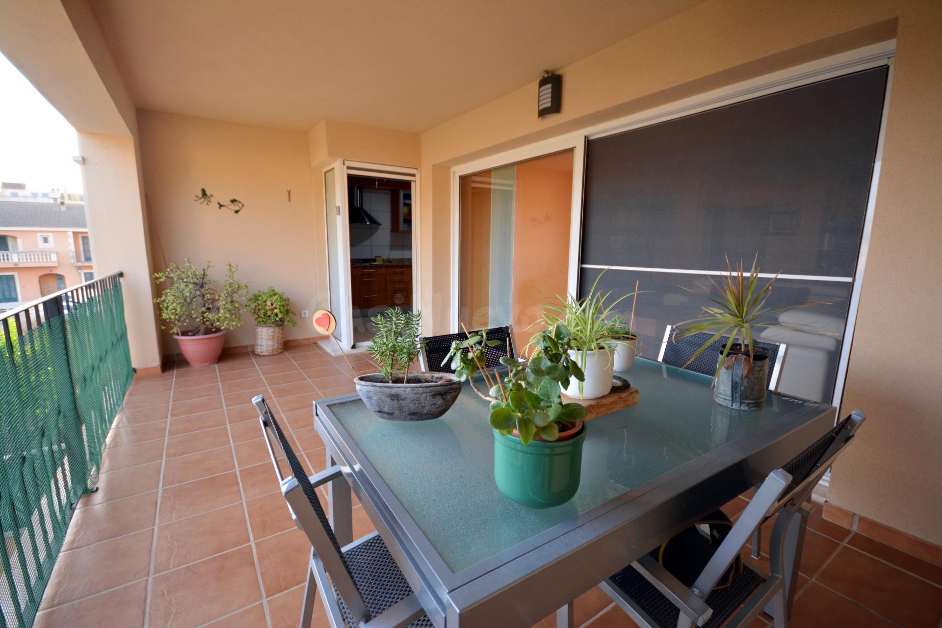 PISO SEMINUEVO CON AMPLIA TERRAZA , PLAZA DE PARKING Y TRAST - foto 2