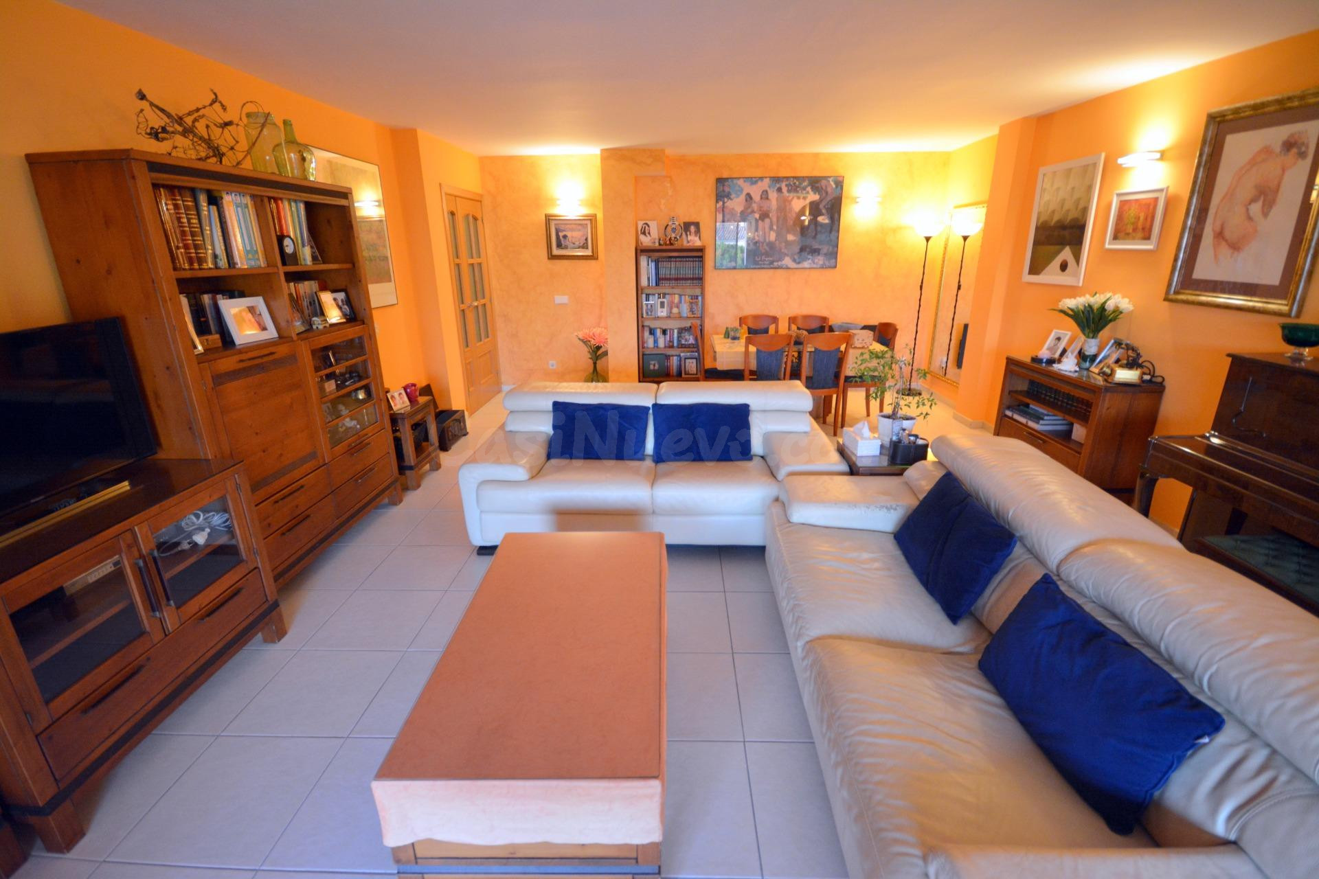 PISO SEMINUEVO CON AMPLIA TERRAZA , PLAZA DE PARKING Y TRAST - foto 5