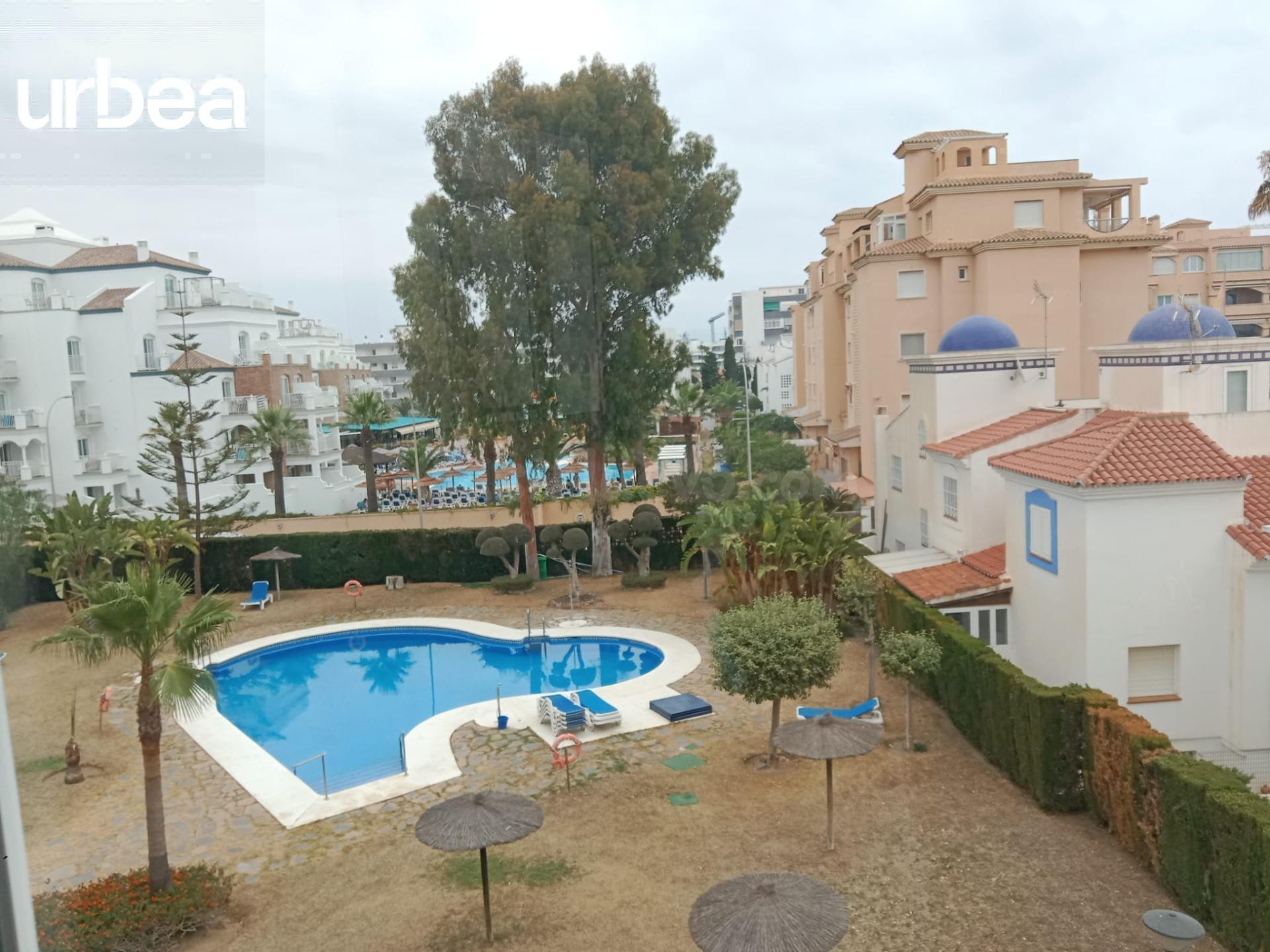 Torremolinos piso esquina con una terraza con vistas a la pi