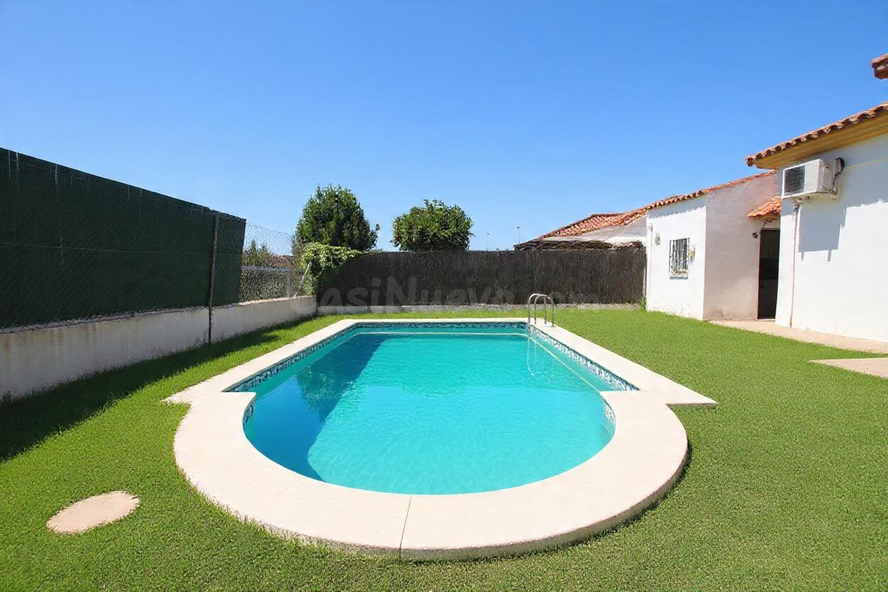 Chalet con Piscina en Zona Sur