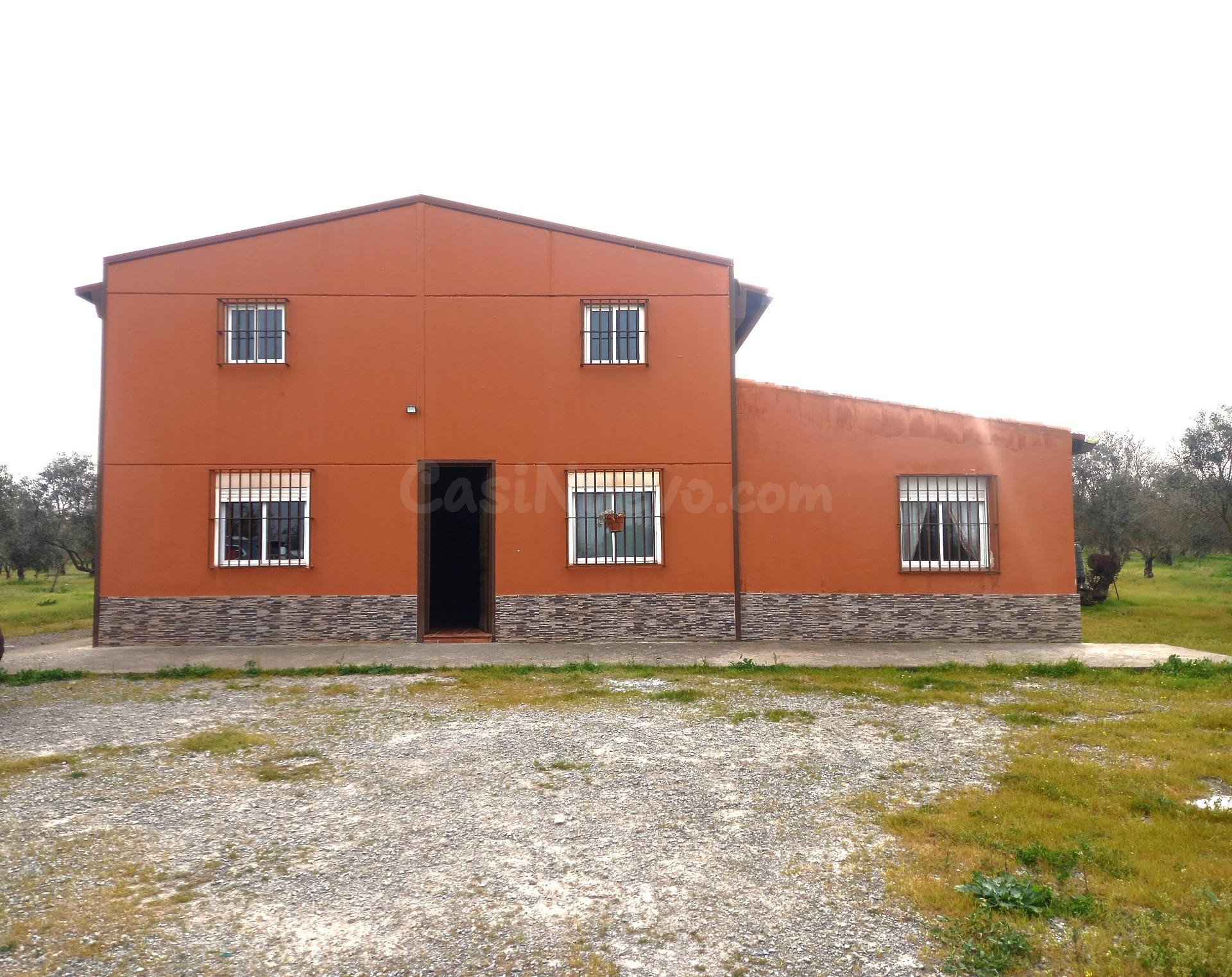 Espectacular Parcela Rústica con Casa y Amplias Posibilidades en Trebujena