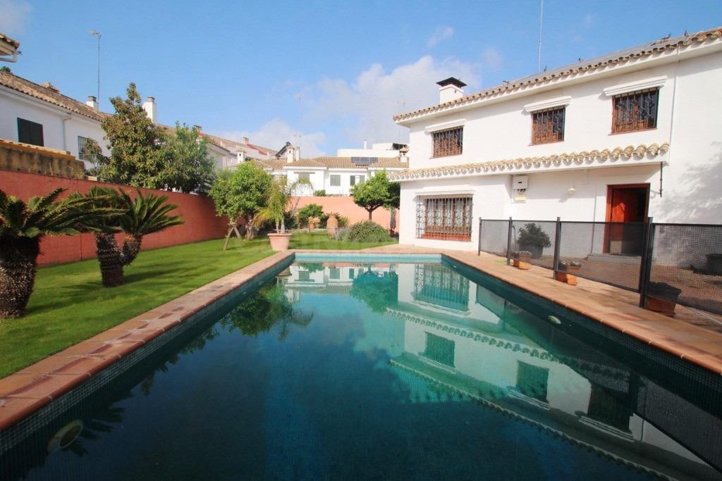 CHALET CON PISCINA EN EL ALTILLO - foto 2
