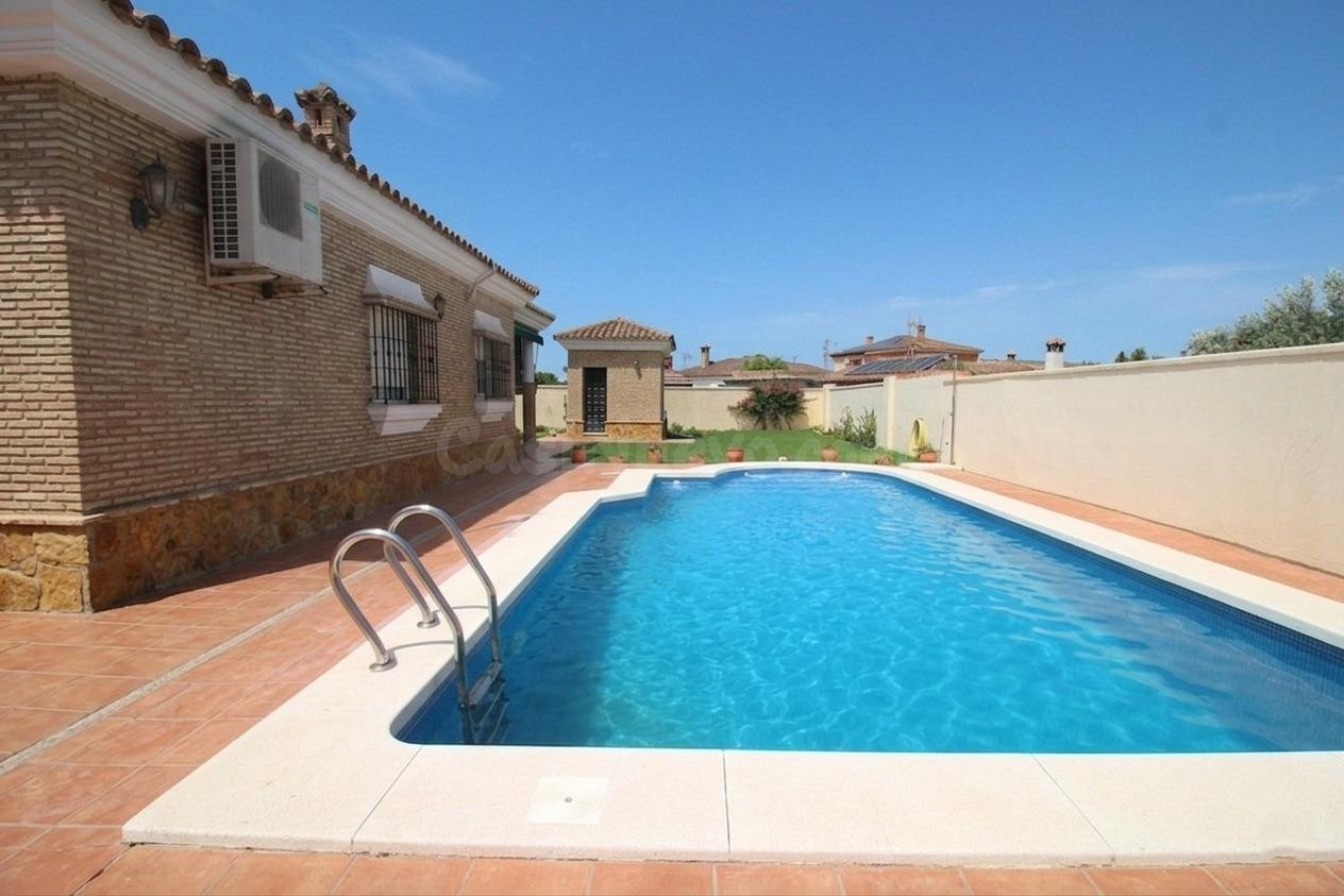 CHALET CON PISCINA EN CARRETERA DE SANLUCAR - foto 3
