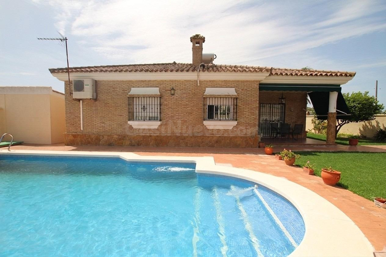 CHALET CON PISCINA EN CARRETERA DE SANLUCAR - foto 4