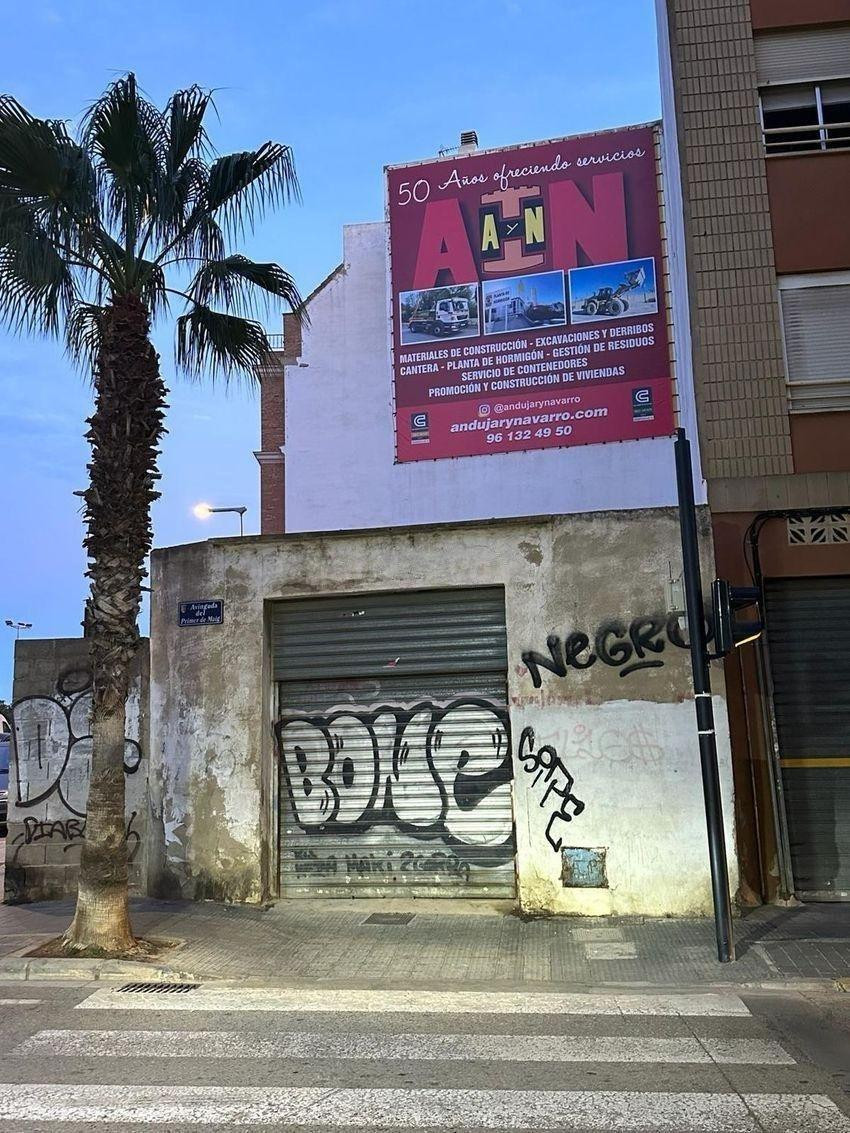 Solar en venta edificable y esquinero en zona inmejorable. - foto 3