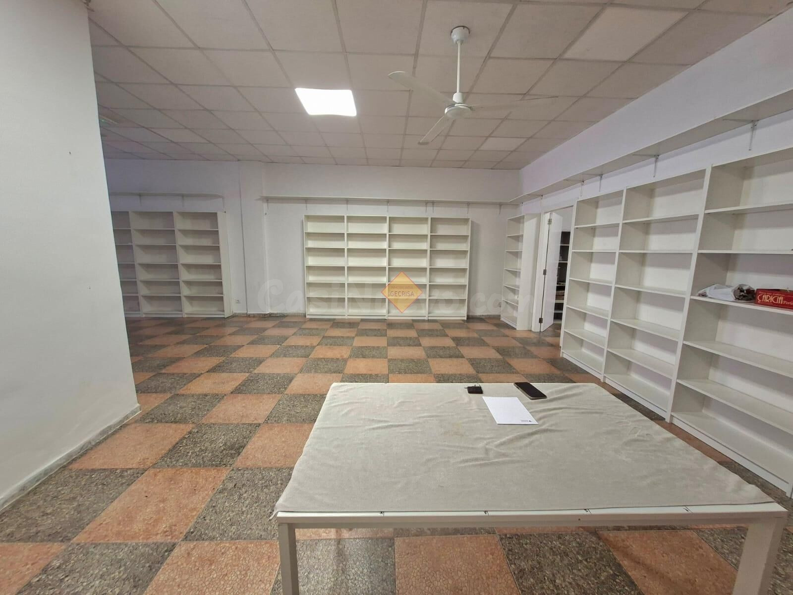 Oportunidad Inmobiliaria en Burjassot: Amplio Local Comercia - foto 4
