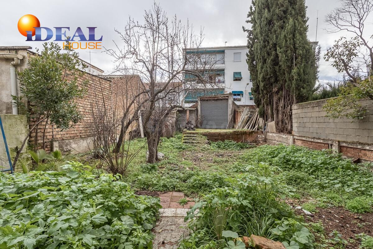 Casa con Parcela a Reformar en Granada - foto 2