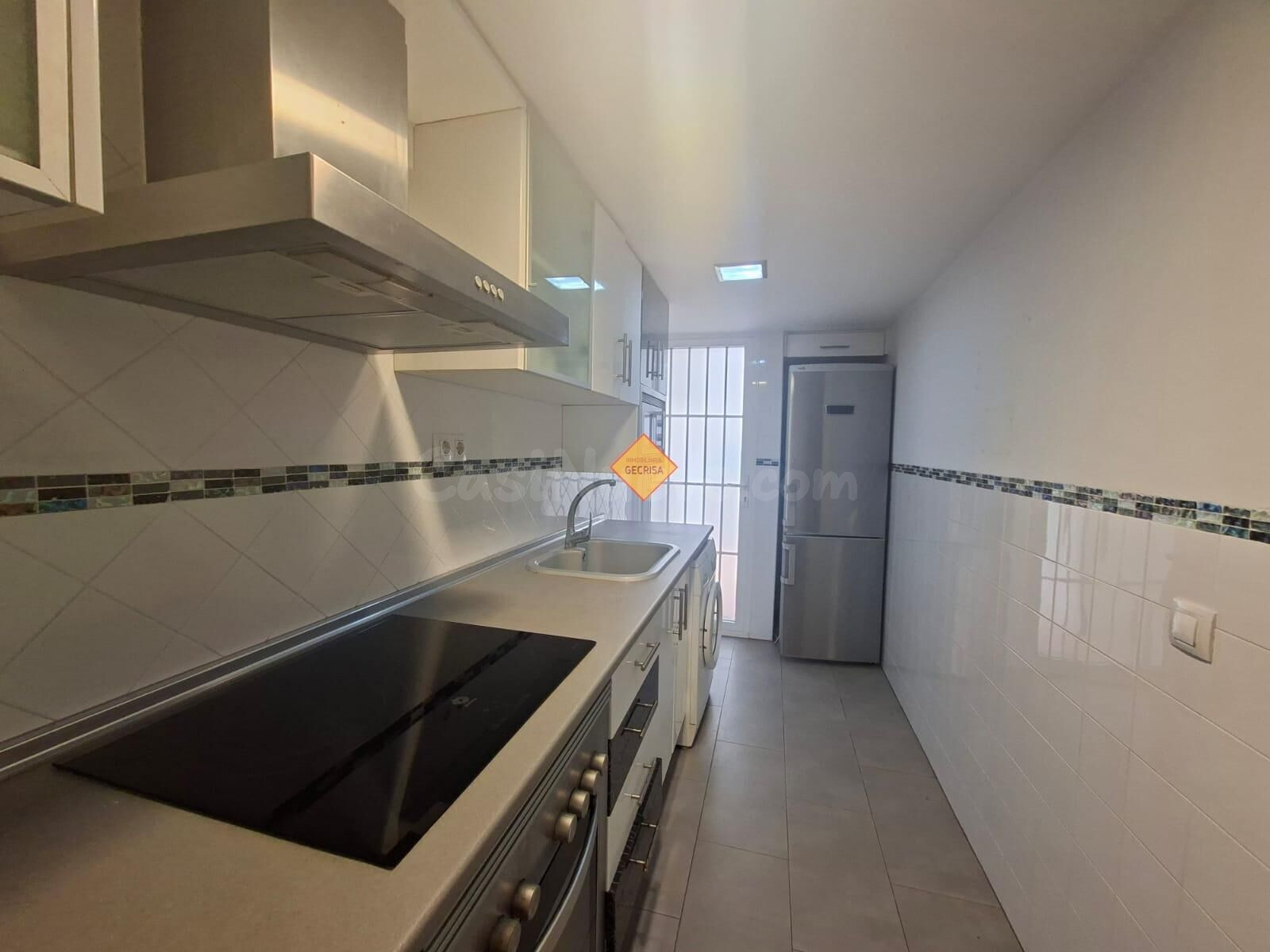 SE VENDE ACOGEDOR PISO CON TERRAZA EN VALENCIA CENTRO 290.00