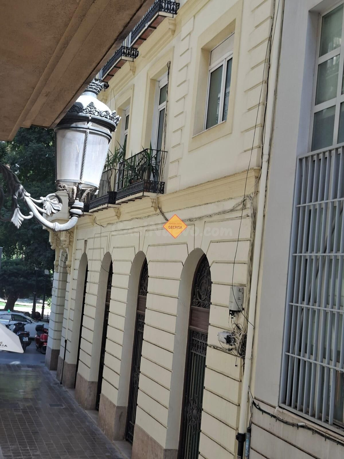 SE VENDE ACOGEDOR PISO CON TERRAZA EN VALENCIA CENTRO 290.00 - foto 2