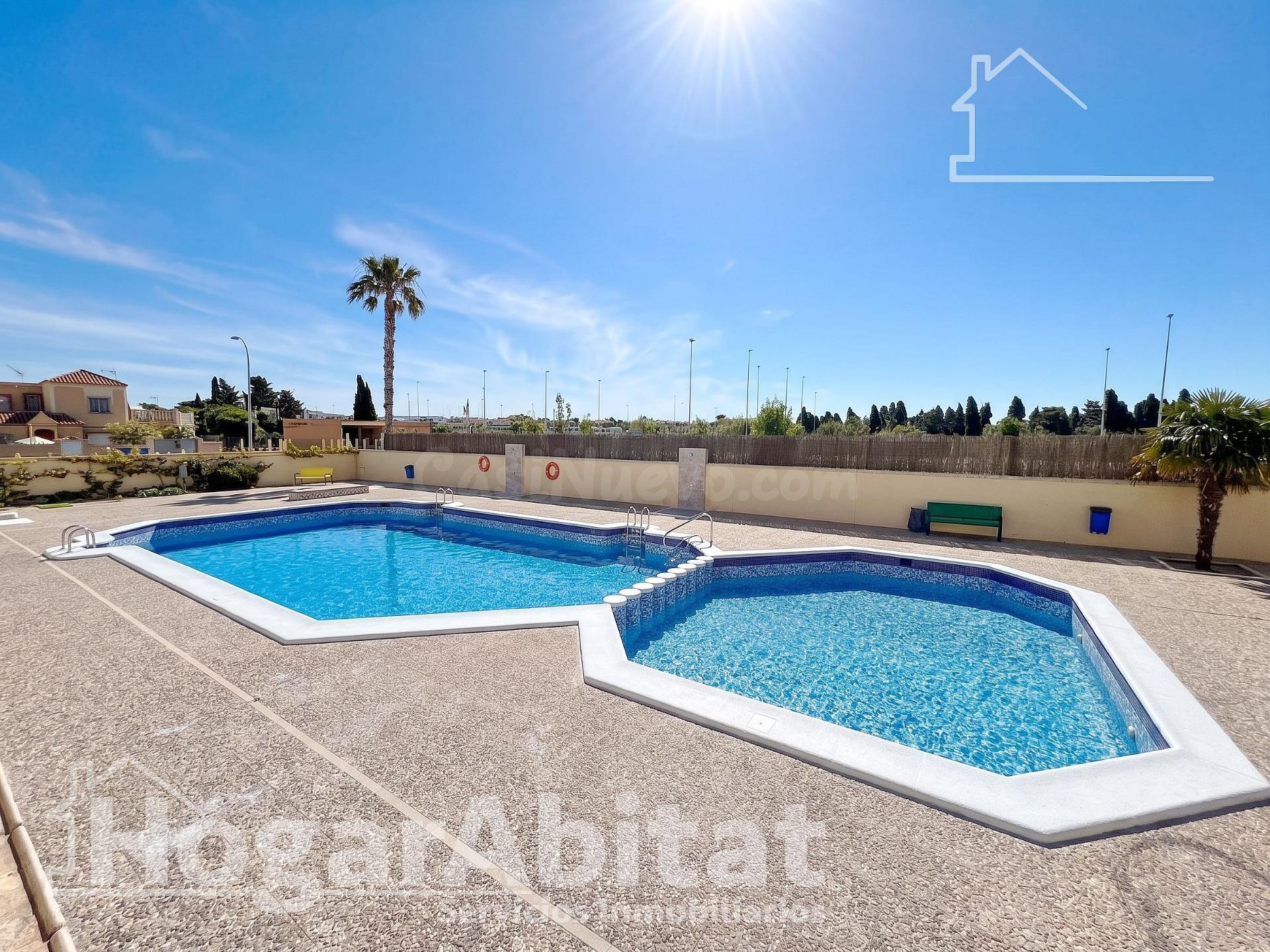 PRECIOSO DÚPLEX EN RESIDENCIAL CON PISCINA, GARAJE Y TERRAZA - foto 4