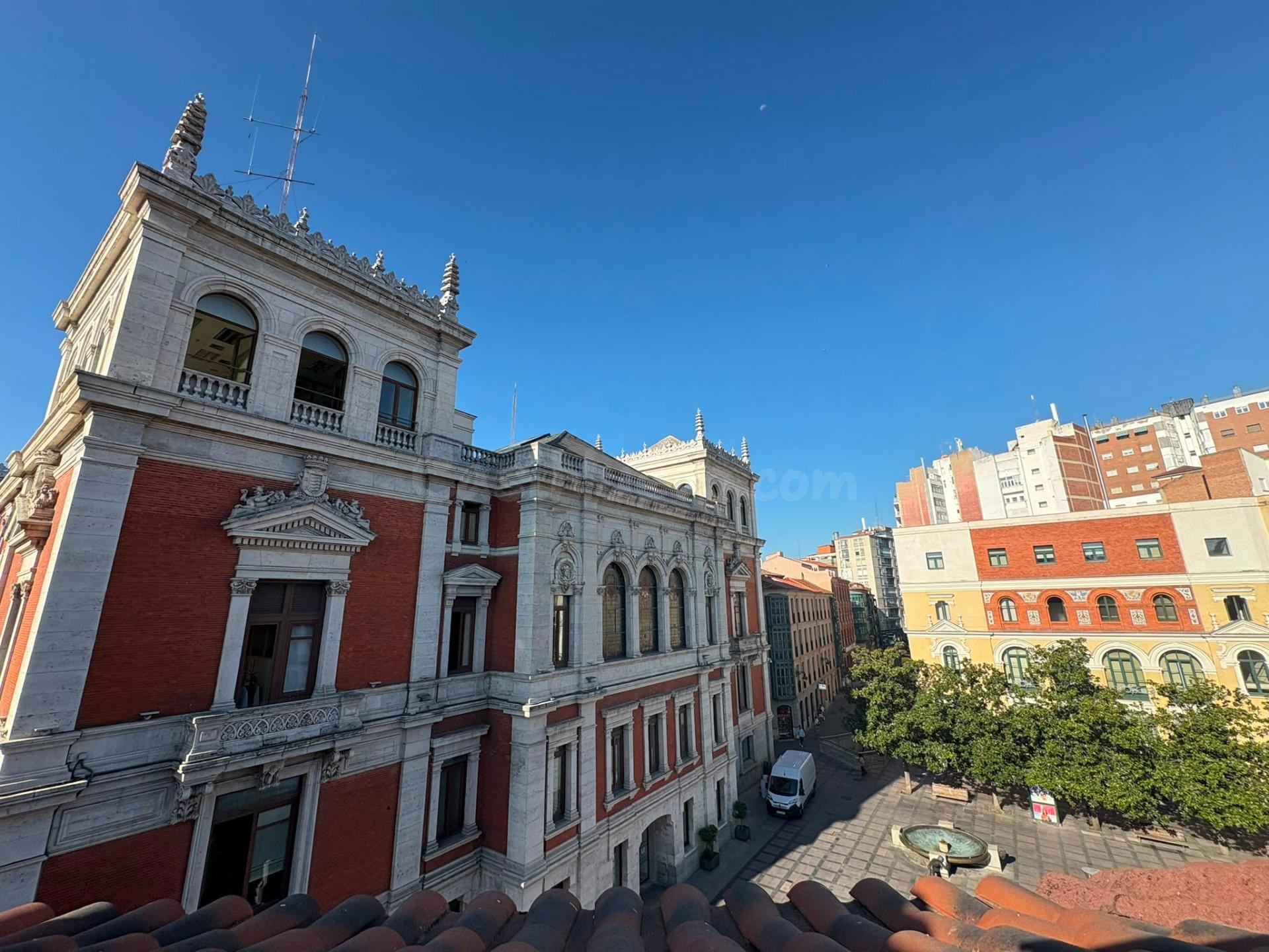 APARTAMENTO ABUHARDILLADO EN PLENO CENTRO DE VALLADOLID.