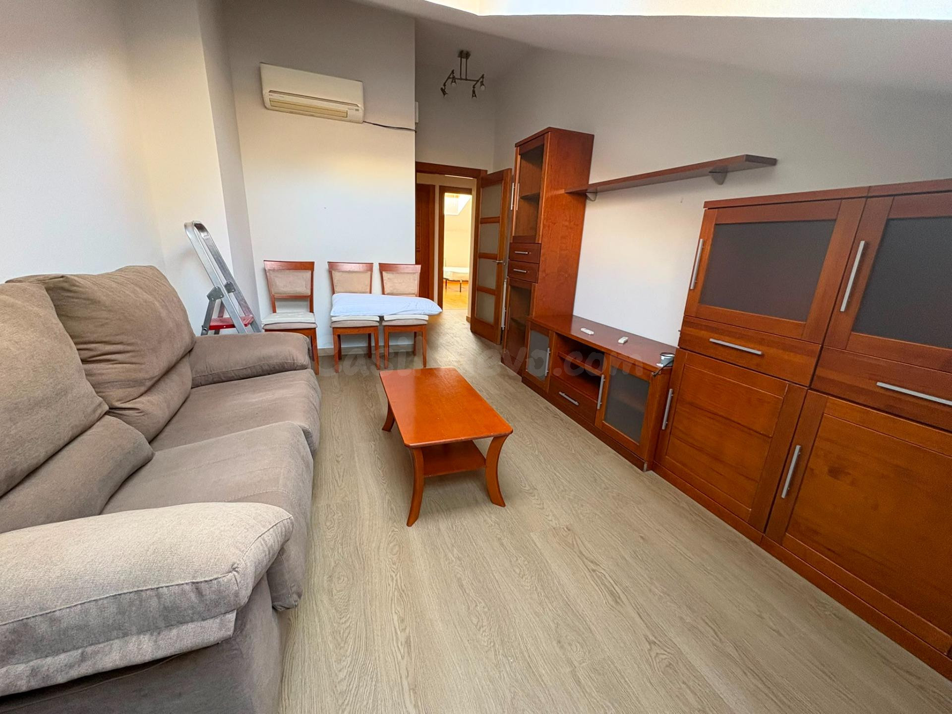 APARTAMENTO ABUHARDILLADO EN PLENO CENTRO DE VALLADOLID. - foto 3