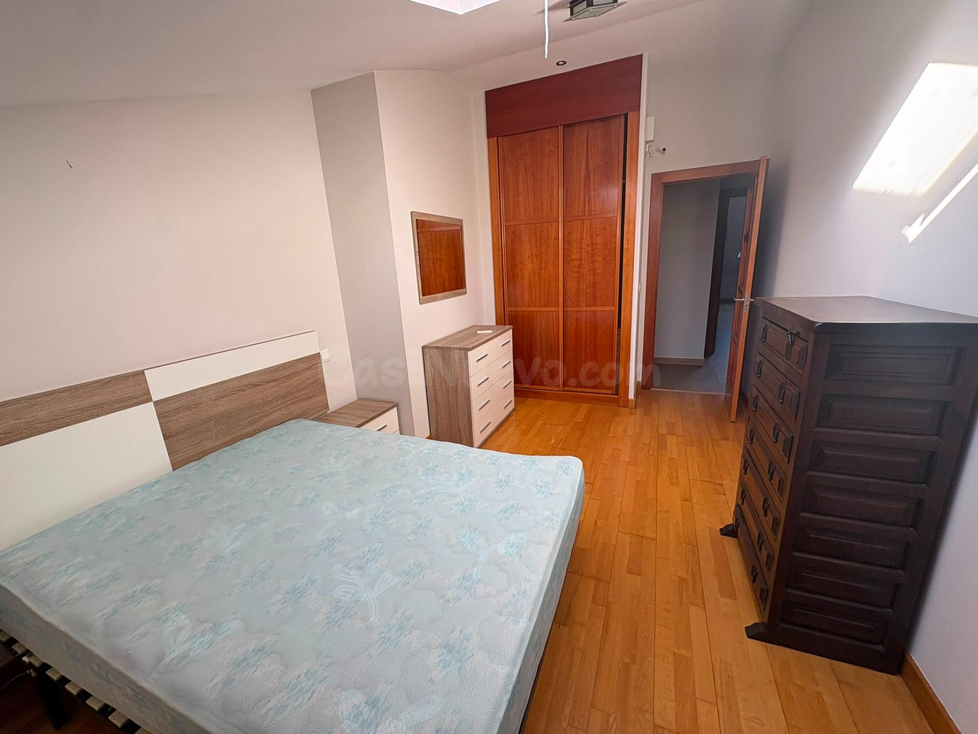 APARTAMENTO ABUHARDILLADO EN PLENO CENTRO DE VALLADOLID. - foto 5
