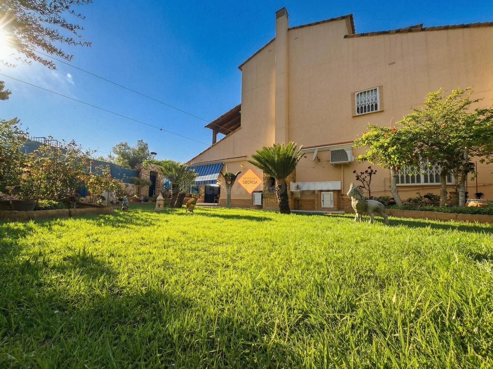 SE VENDE PRECIOSO CHALET EN LA PRESTIGIOSA ZONA DE LA URBANI - foto 2
