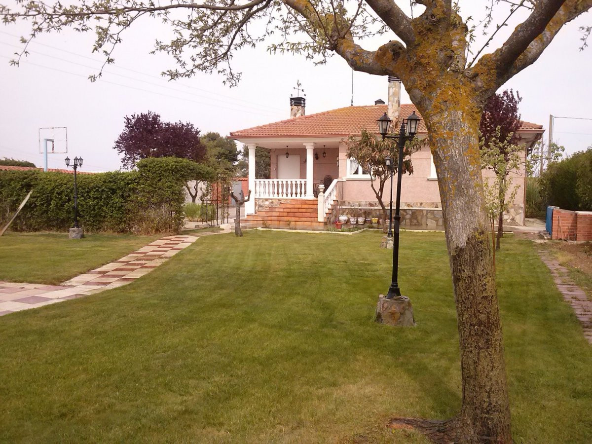 CHALET CUBILLAS DE SANTA MARTA URBANIZACION PAGO LAS VENTAS