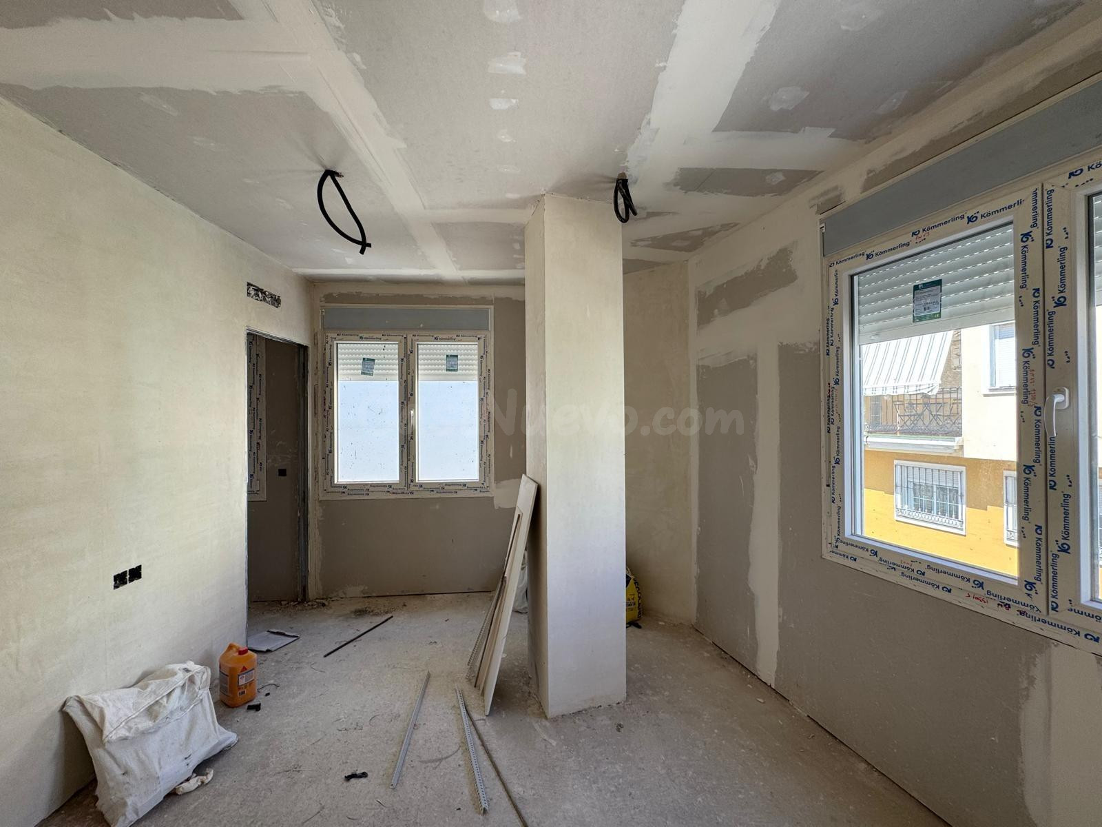 Chalet esquina de 2 alturas más buhardilla, 3 plantas en Cap - foto 4