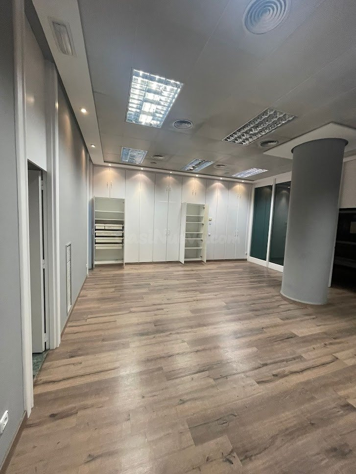 LOCAL COMERCIAL EN ESQUINA EN EL PASEO ZORRILLA - foto 2