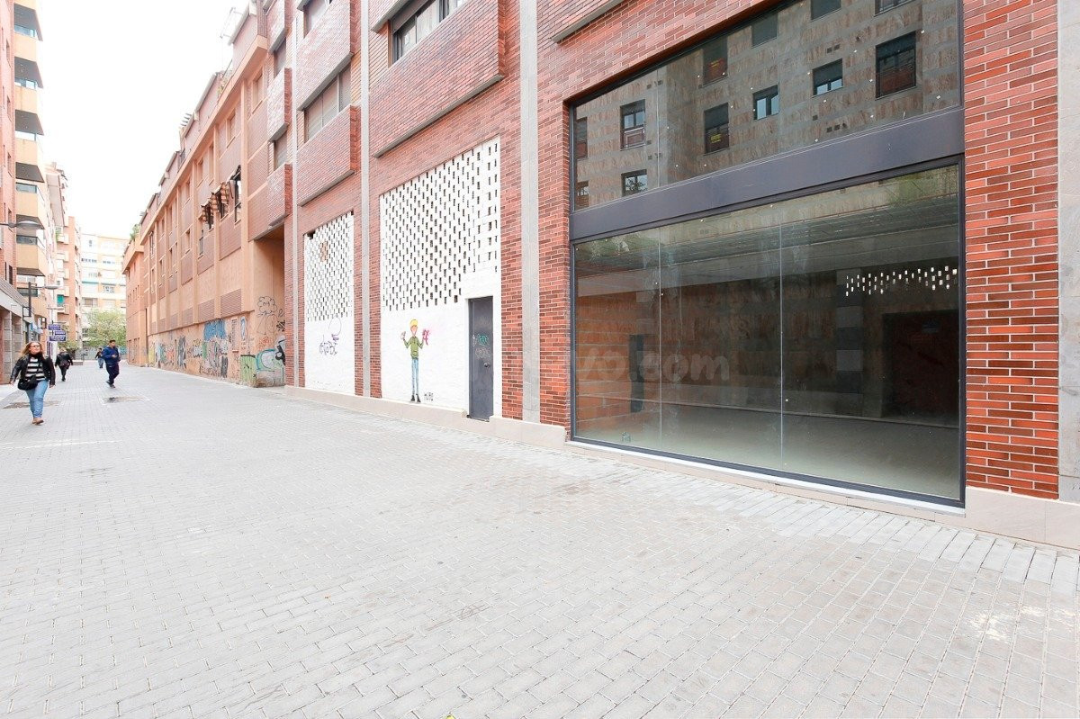 Oportunidad de inversión en local comercial al lado de Const - foto 2