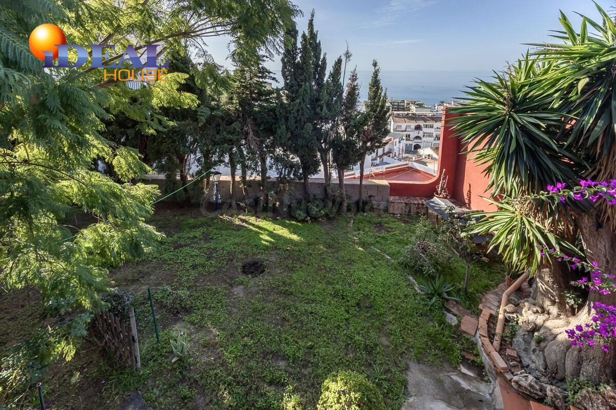 CASA SINGULAR CON JARDIN Y VISTAS A LA BAHIA DE LA HERRADURA - foto 5