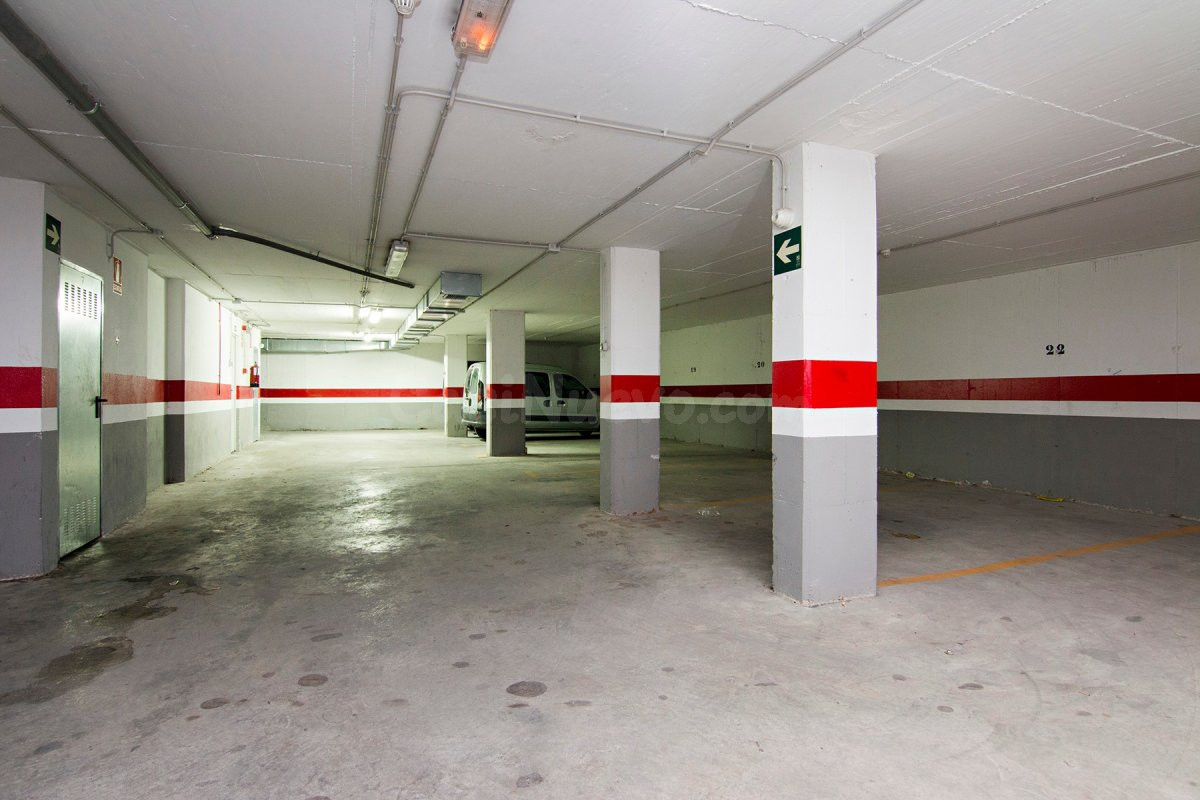 Garaje 14m² en venta - Reyes Catolicos