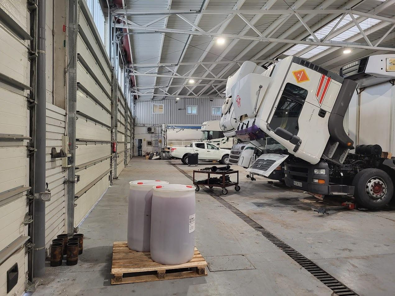 MAGNÍFICA NAVE EN EL POLÍGONO INDUSTRIAL DE TROBAJO DEL CAMI - foto 4