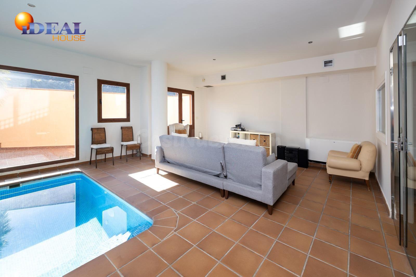 ESPECTACULAR CASA ADOSADA CON PISCINA INDEPENDIENTE