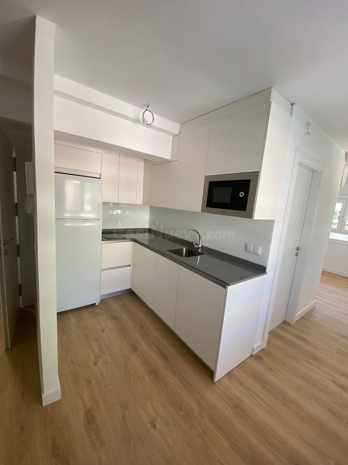 Apartamento en la Avenida de los Reyes Católicos - foto 4