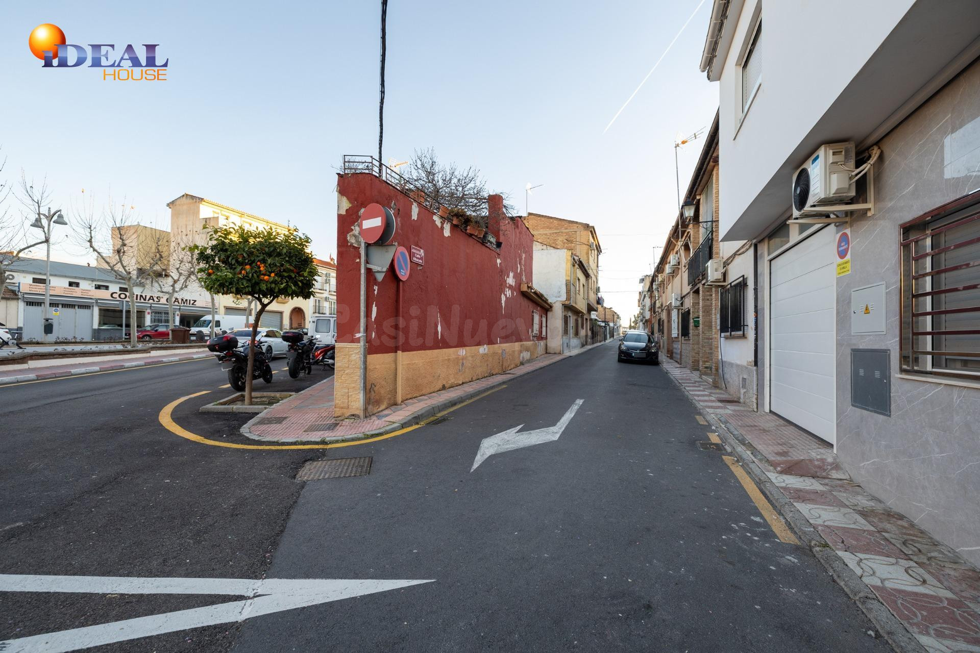 CASA CON ESTUPENDA UBICACIÓN EN ARMILLA. AVENIDA DE LOS OGÍJ - foto 2