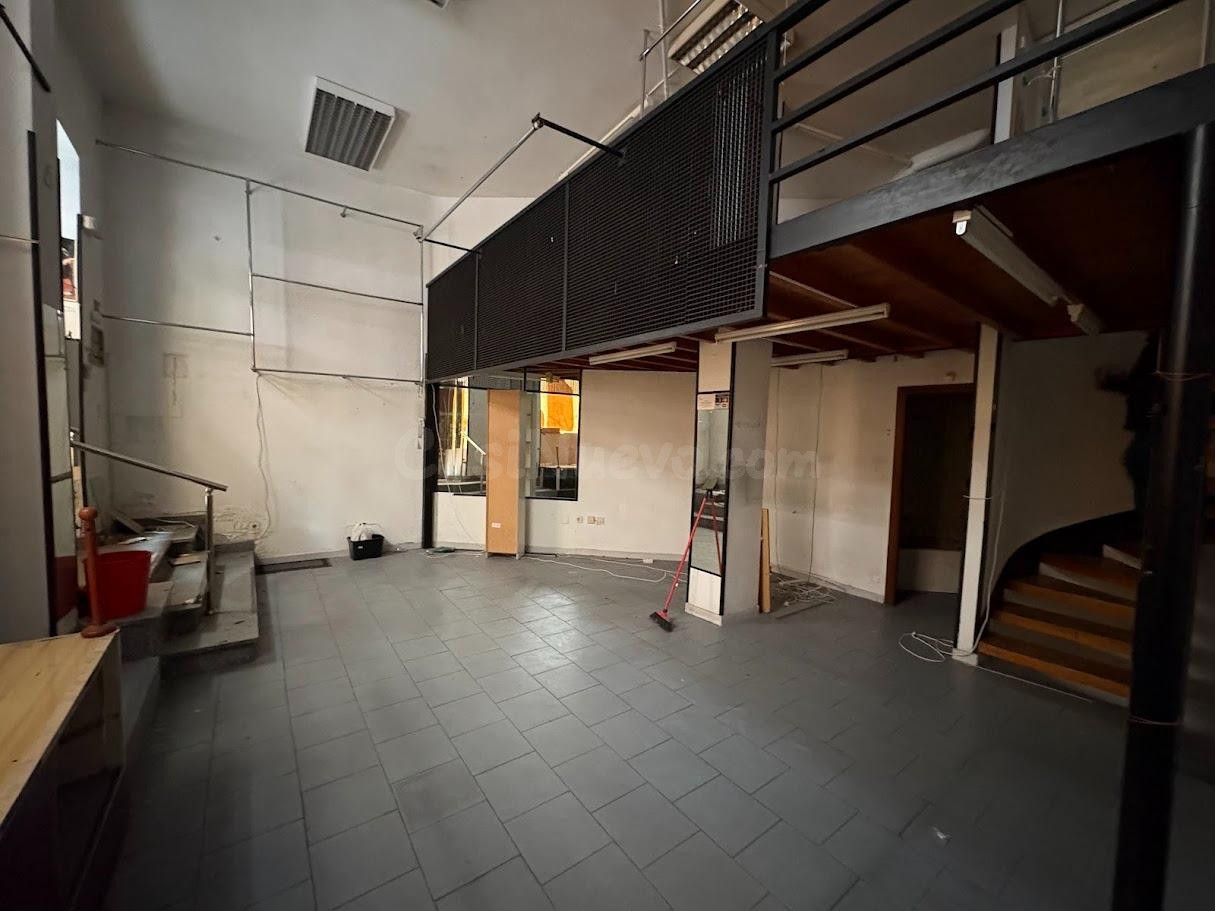 LOCAL COMERCIAL JUNTO A LA PLAZA MAYOR - foto 4