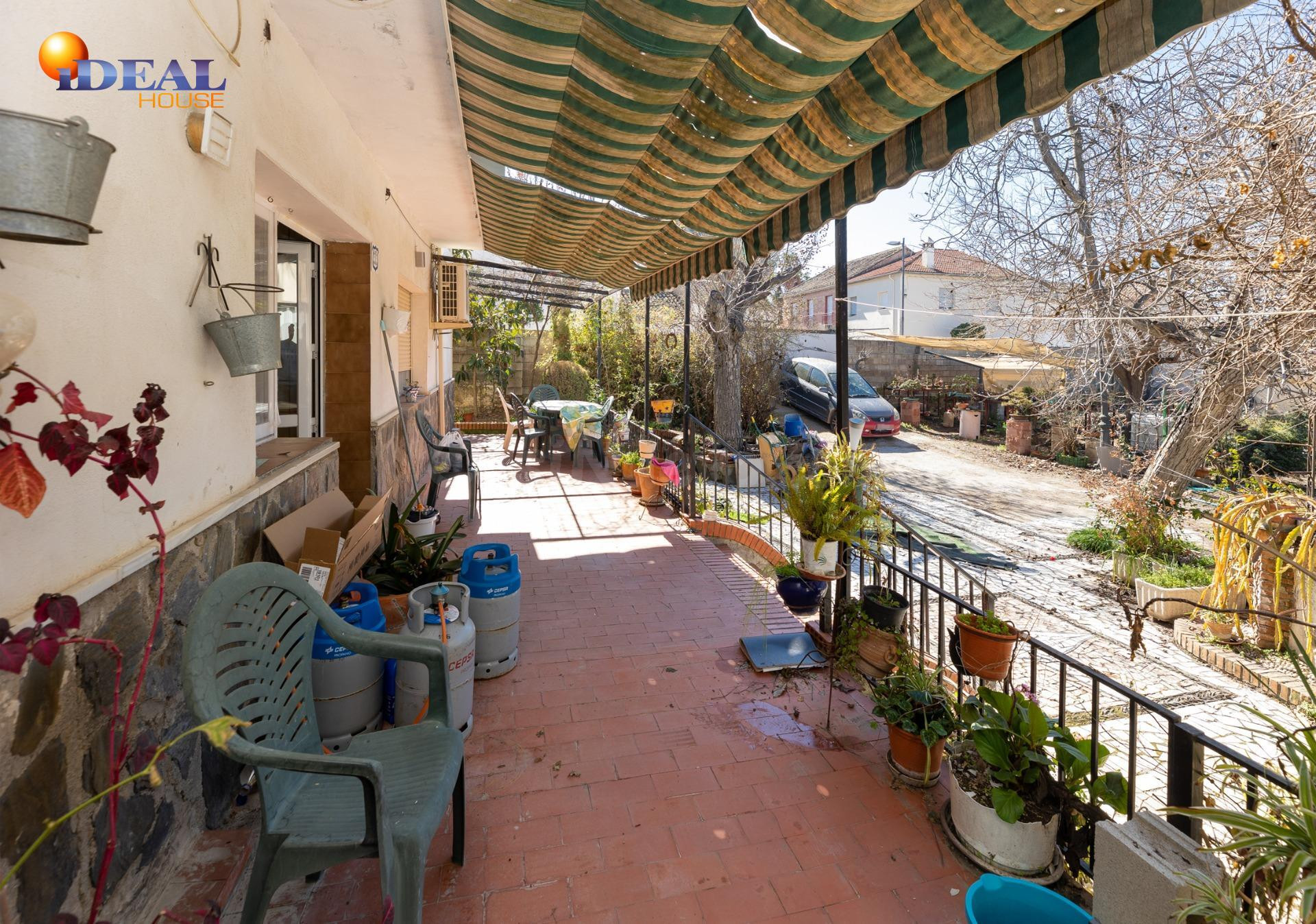 Casa en esquina con amplios espacios en Belicena, Vegas del  - foto 3