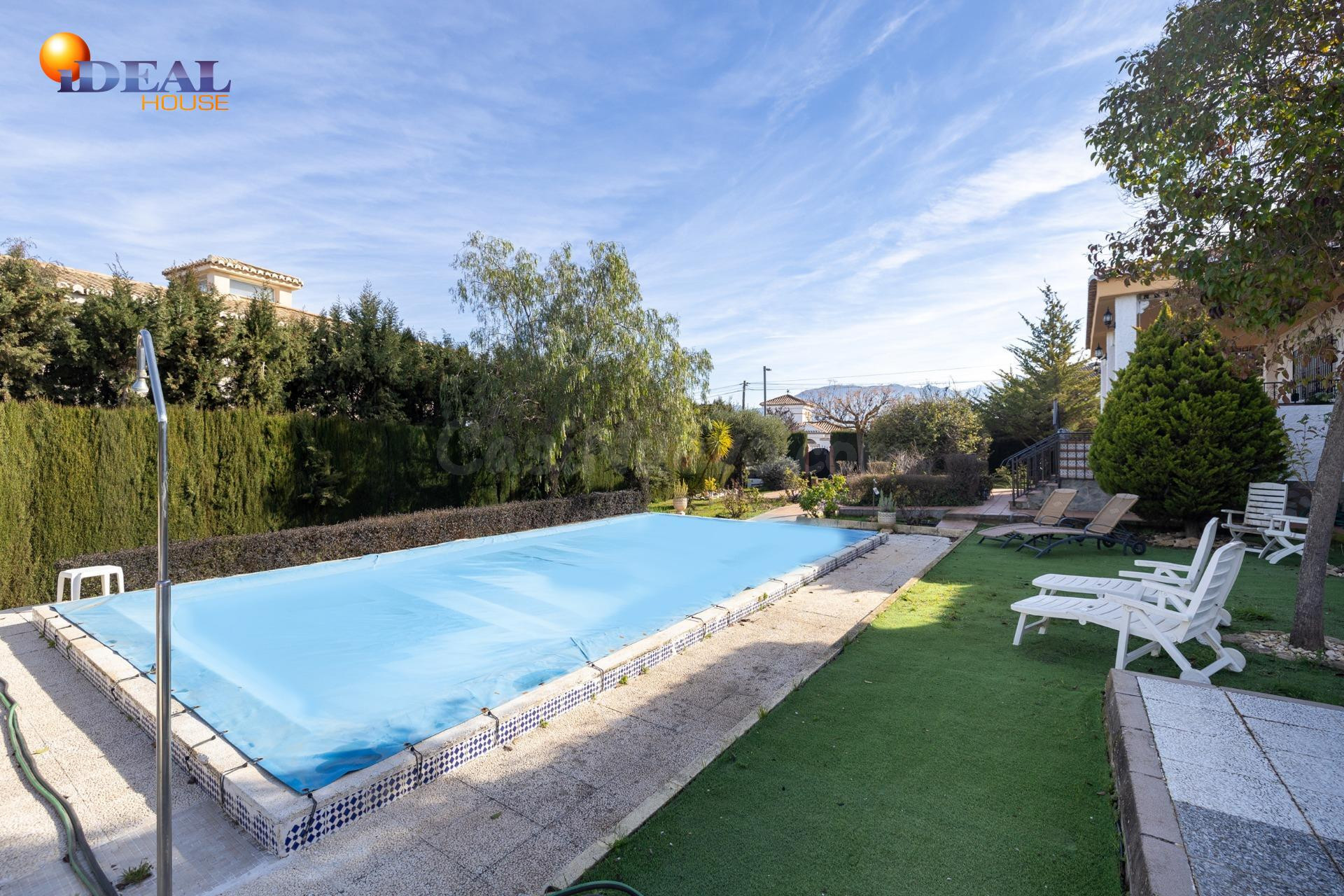 Estupendo chalet en urbanización Los Alixares de Otura - foto 2