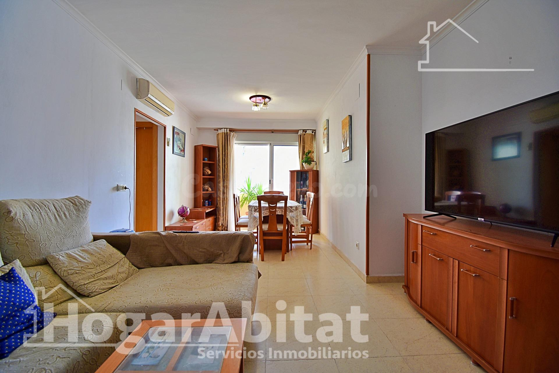 SEMINUEVO EN DENIA, LUMINOSO Y ESPACIOSO CON BALCÓN Y ASCENS - foto 2