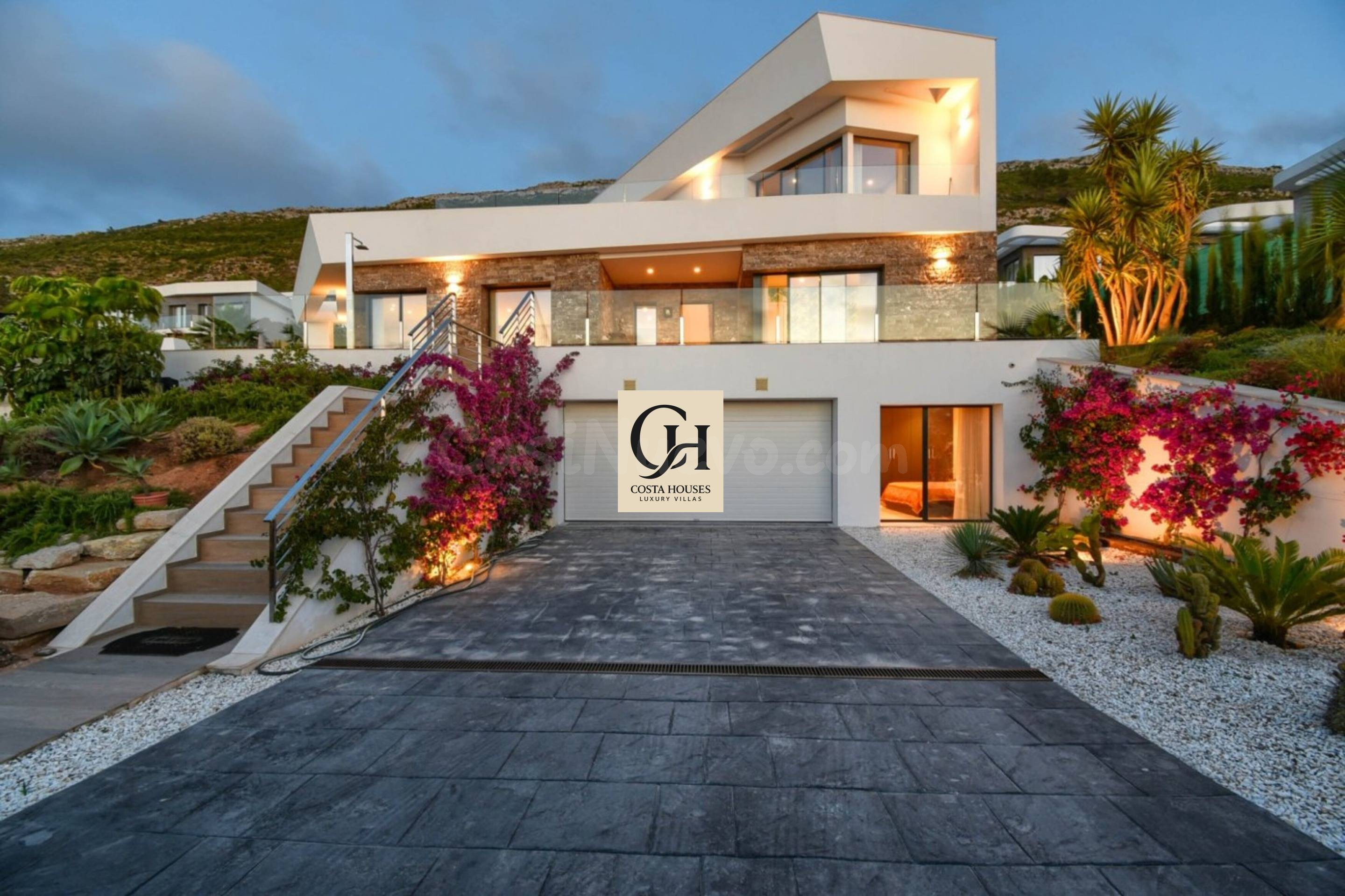 VILLA NUEVA CON VISTAS AL MAR EN VENTA EN MONTE OLIMPO, JÁVE