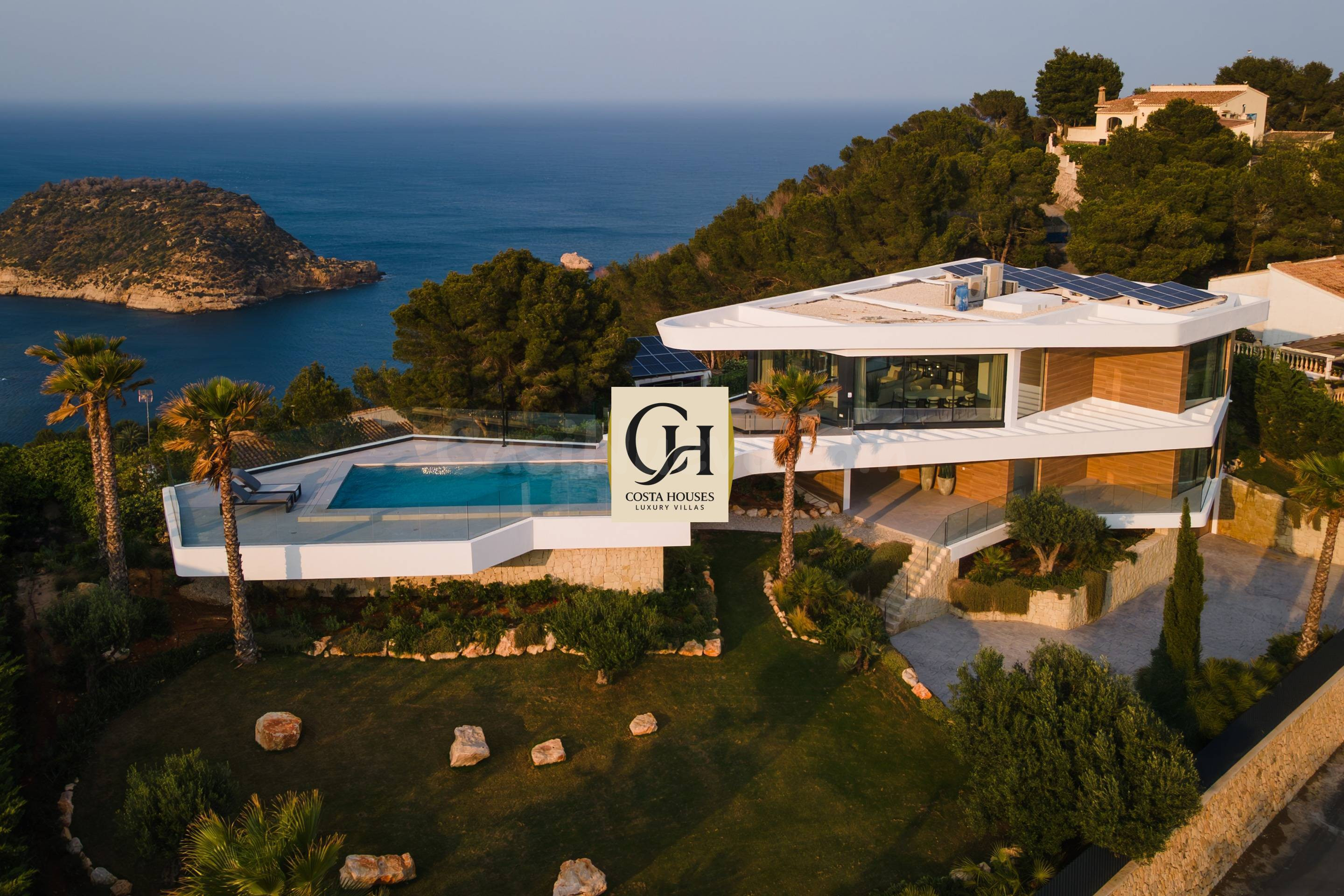 VENTA EN JÁVEA VILLA DE LUJO DE NUEVA CONSTRUCCIÓN FRENTE AL