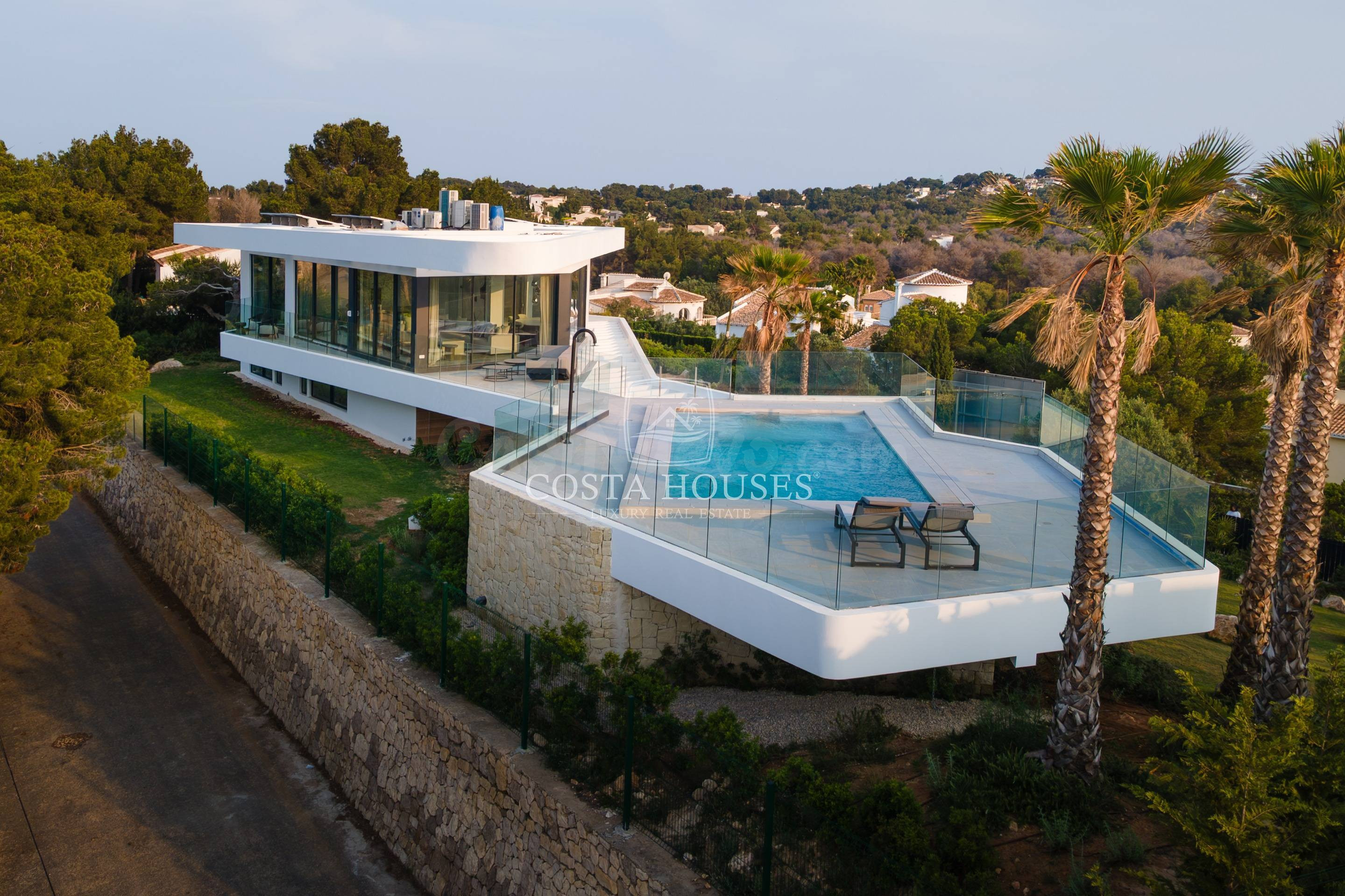 VENTA EN JÁVEA VILLA DE LUJO DE NUEVA CONSTRUCCIÓN FRENTE AL - foto 2