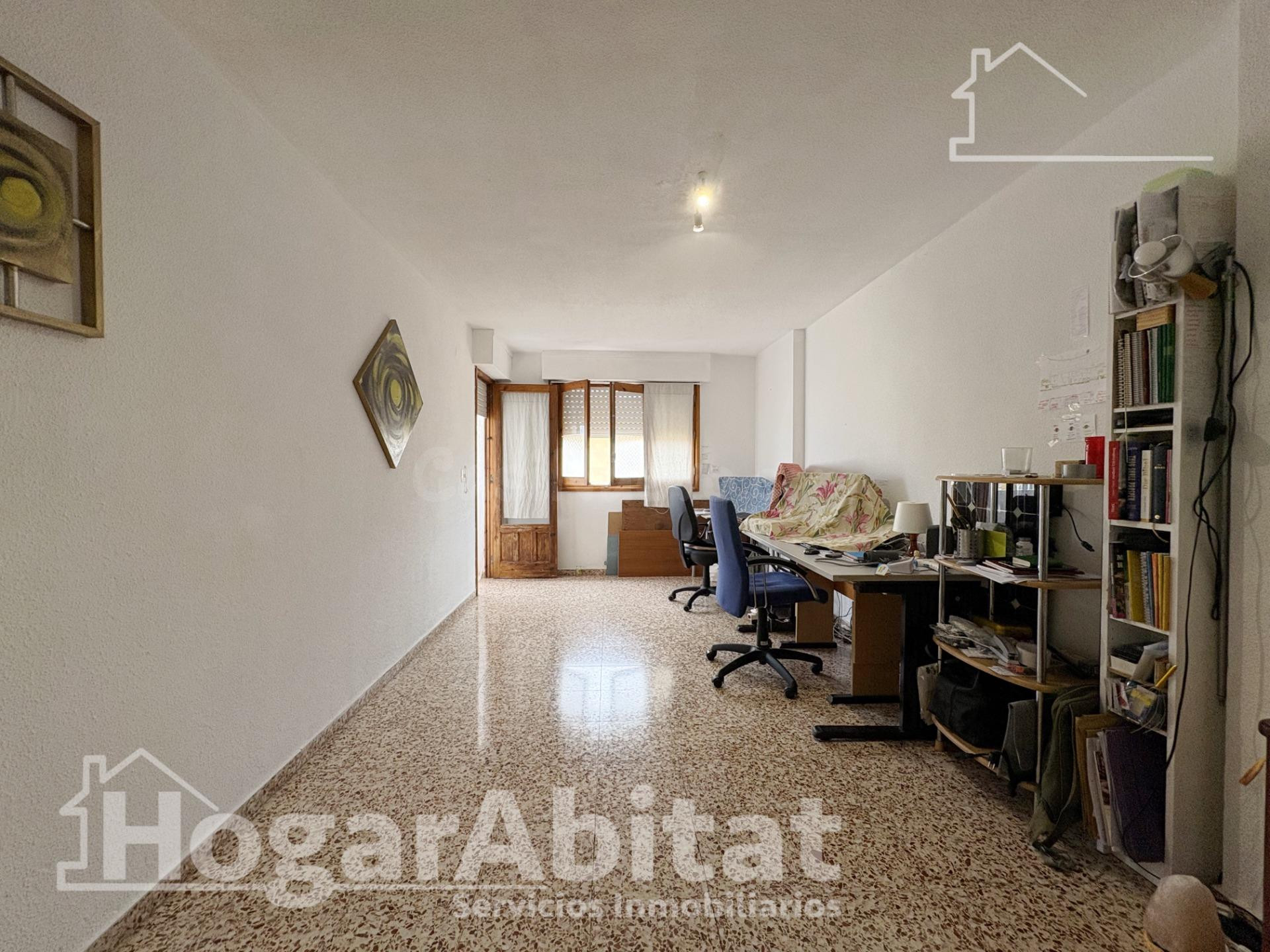 OPORTUNIDAD DE INVERSIÓN! EXTERIOR CON BALCÓN Y GARAJE