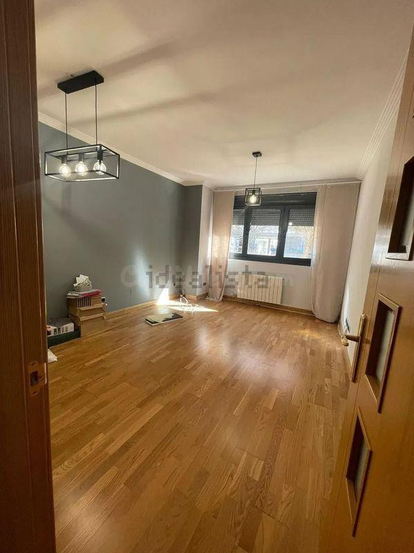 Piso en venta en Calle del Monasterio de San Lorenzo de El E - foto 2