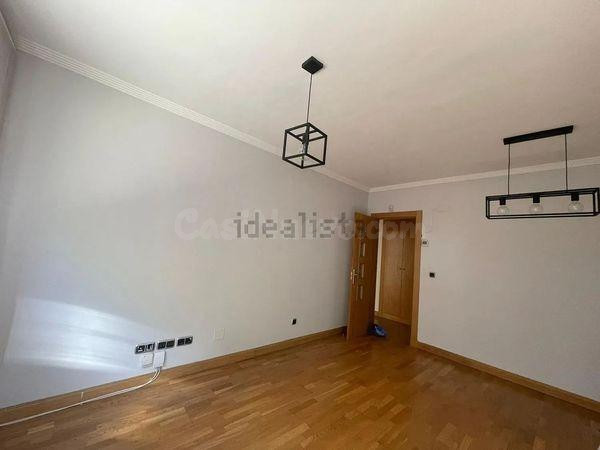 Piso en venta en Calle del Monasterio de San Lorenzo de El E - foto 3