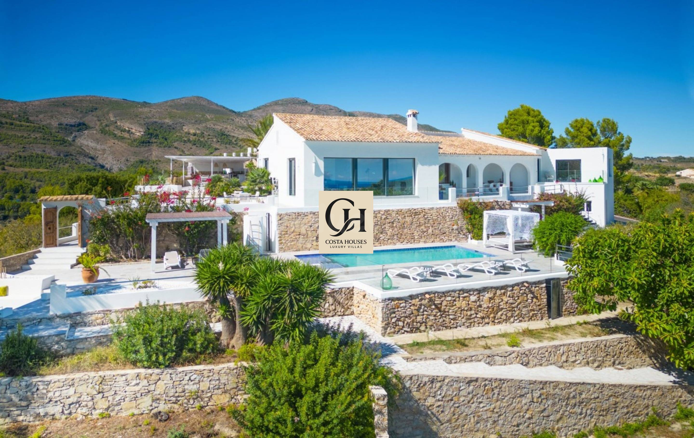 FINCA HELENA · REFUGIO MEDITERRANEO CON VISTAS AL MAR EN BEN