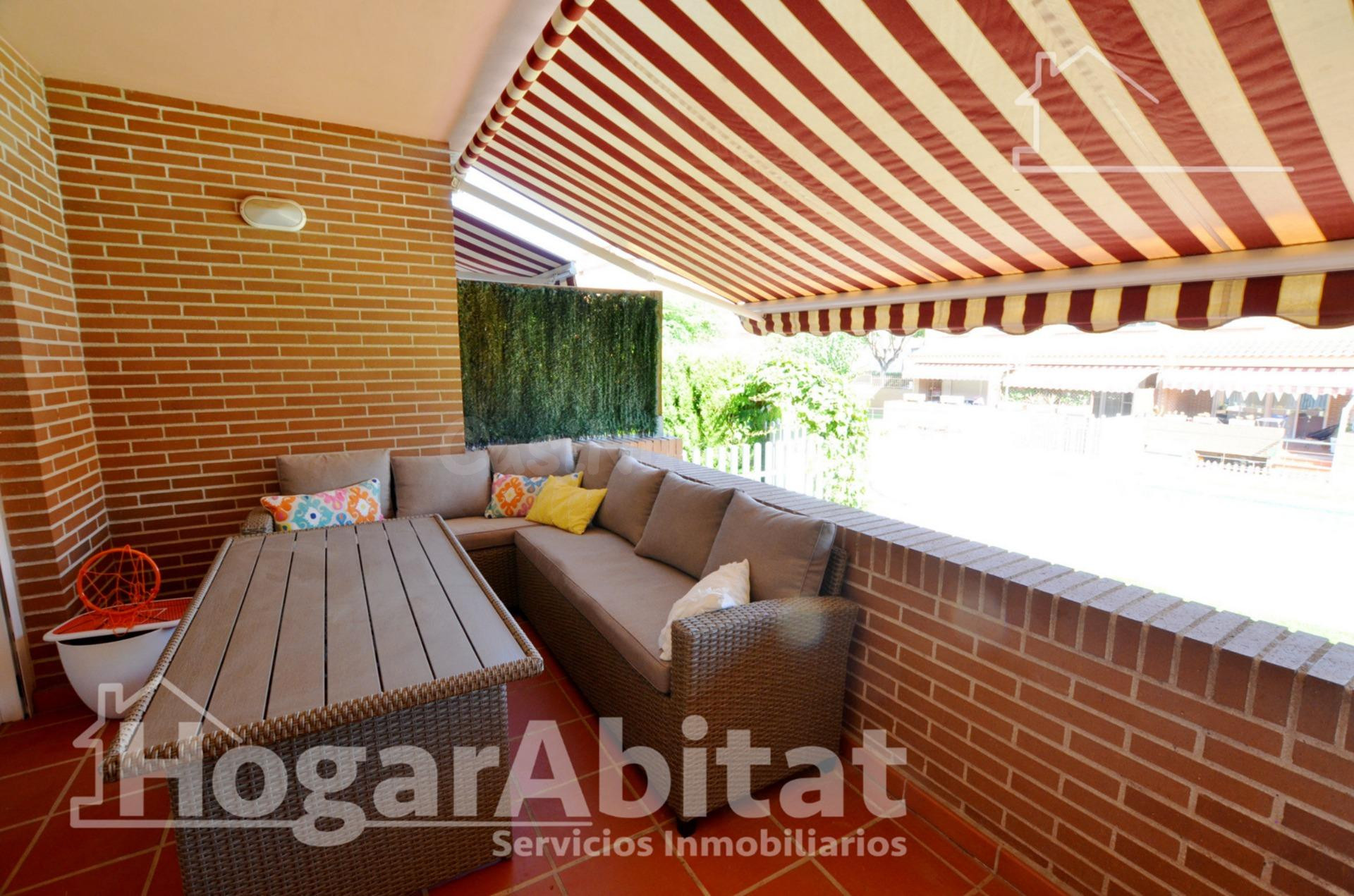 PRECIOSO ADOSADO CON GARAJE, PISCINA Y TERRAZA - foto 2