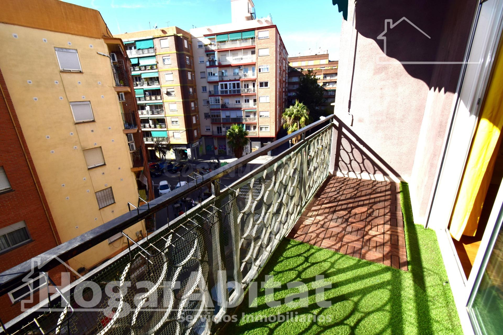 REFORMADO CON BALCÓN Y ASCENSOR JUNTO EXTRAMUROS - foto 4